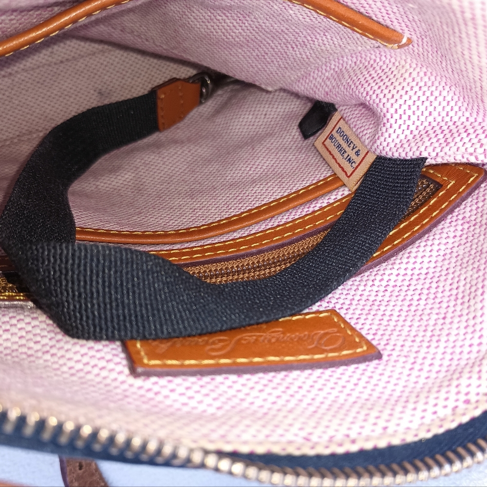 Dooney and Bourke Dillen letter carrier - Picture 3 of 10